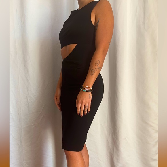 BCBGmaxazria Black waist slit midi dress 👗 - Picture 4 of 4